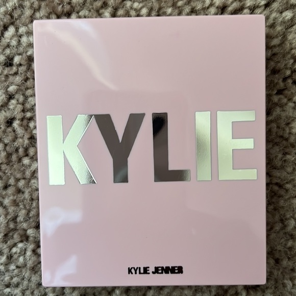 Powder - Picture 3 of 4